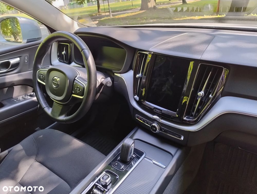 Volvo XC 60 B5 B AWD Momentum Pro - 12