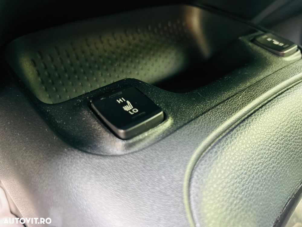 Toyota Corolla 1.8 HSD Business - 12