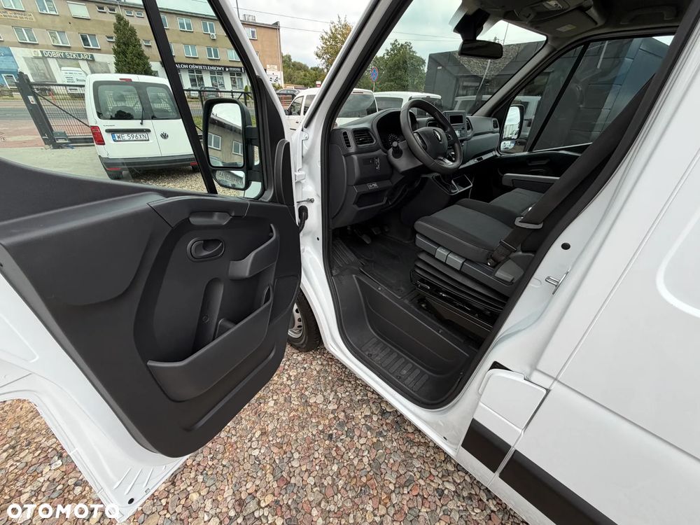 Renault MASTER L2H2 VAN Extended Grip przystosowany fabrycznie do jazdy po grząskim terenie, Mocny silnik 2.3dci 150KM Wzmocniony DMC:3.5t Ładowność 1361kg, Klimatronic, Fotel PNEUMATYCZNY, Kamera cofania, Parktroniki, Minibar, Tempomat, MP3, Bluetooth, USB, Lustro Wide View, Zawiasy drzwi 270', Zabudowa ładowni z instalacją DEFA 230V pod Serwis lub Warsztat, Nowe opony zimowe! - 33