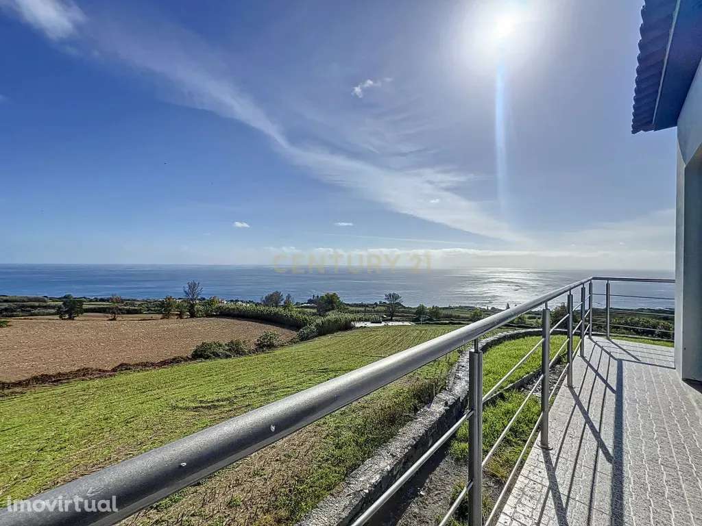 Moradia Nova com Vista Inigualável para o Ilhéu de Vila Franca do Camp - Grande imagem: 3/19