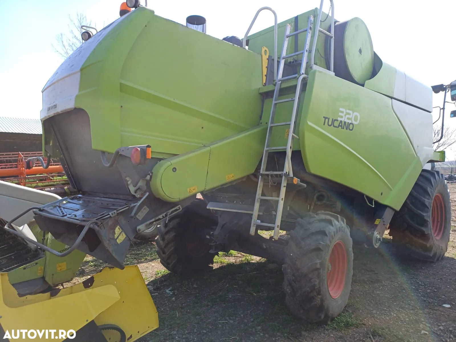 Claas Tucano 320 - 5