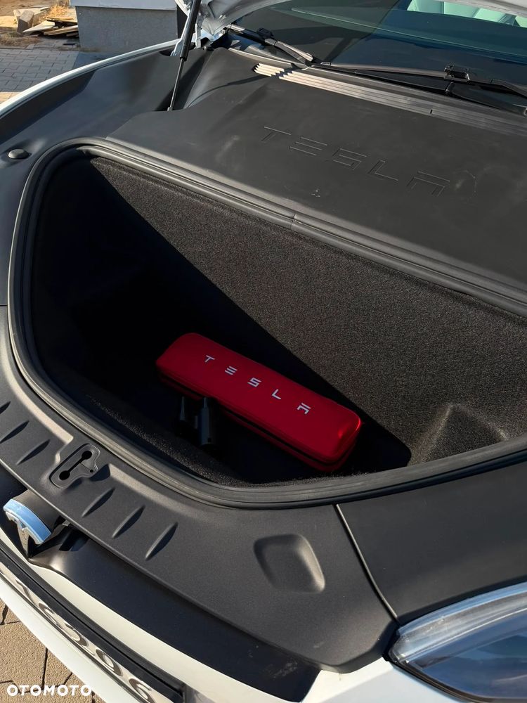 Tesla Model S - 21