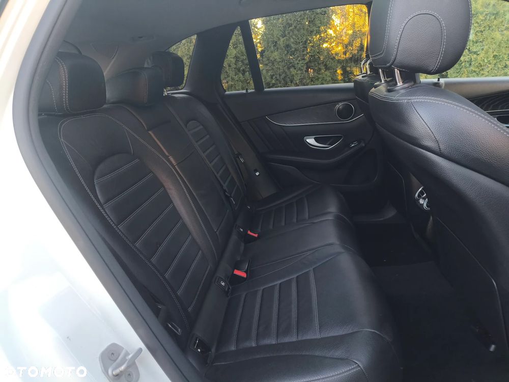 Mercedes-Benz GLC 250 d 4Matic 9G-TRONIC AMG Line - 27