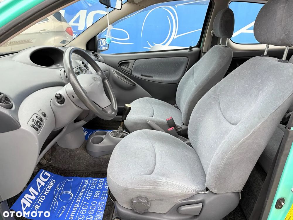 Toyota Yaris 1.0 Base - 13