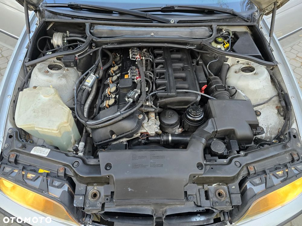BMW Seria 3 323i - 6