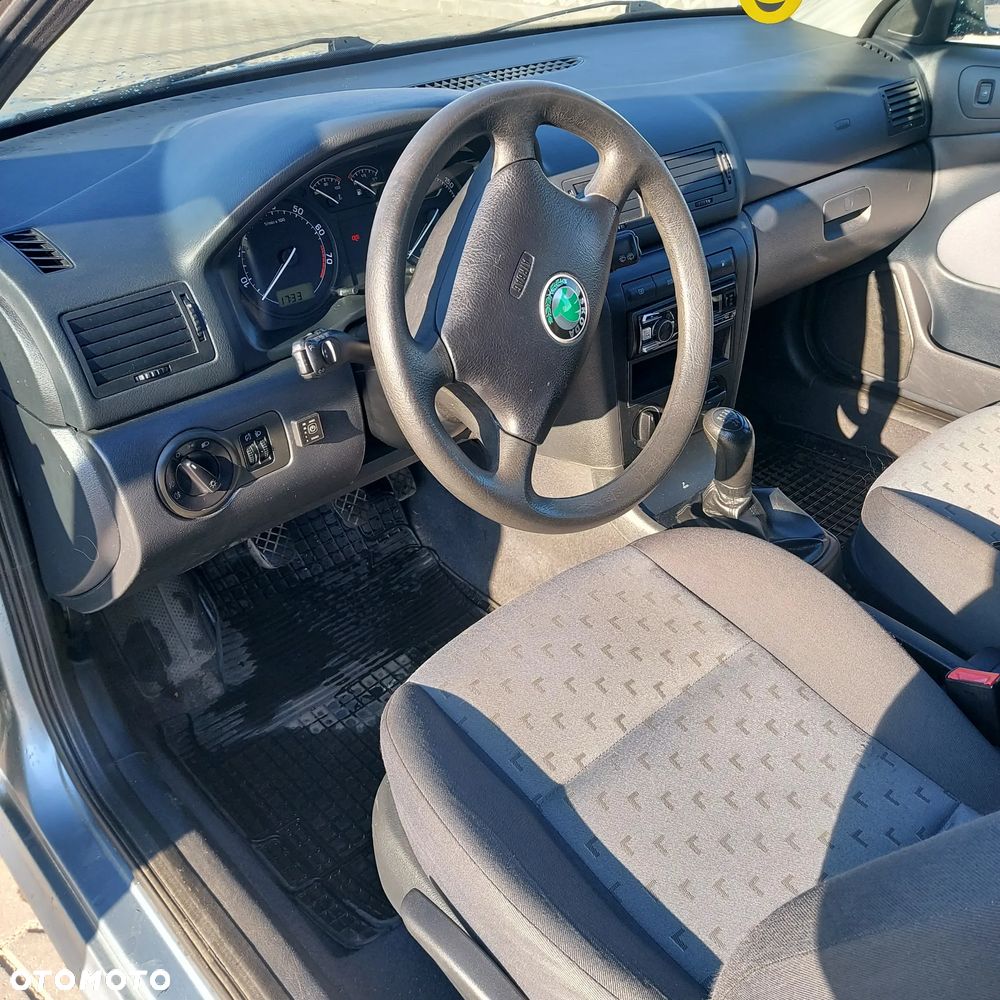 Skoda Octavia 1.6 Ambiente - 16