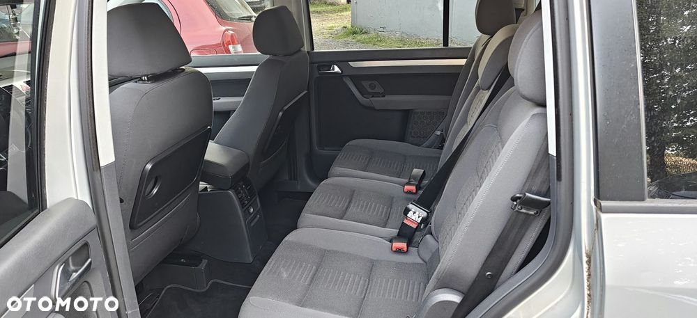 Volkswagen Touran - 5