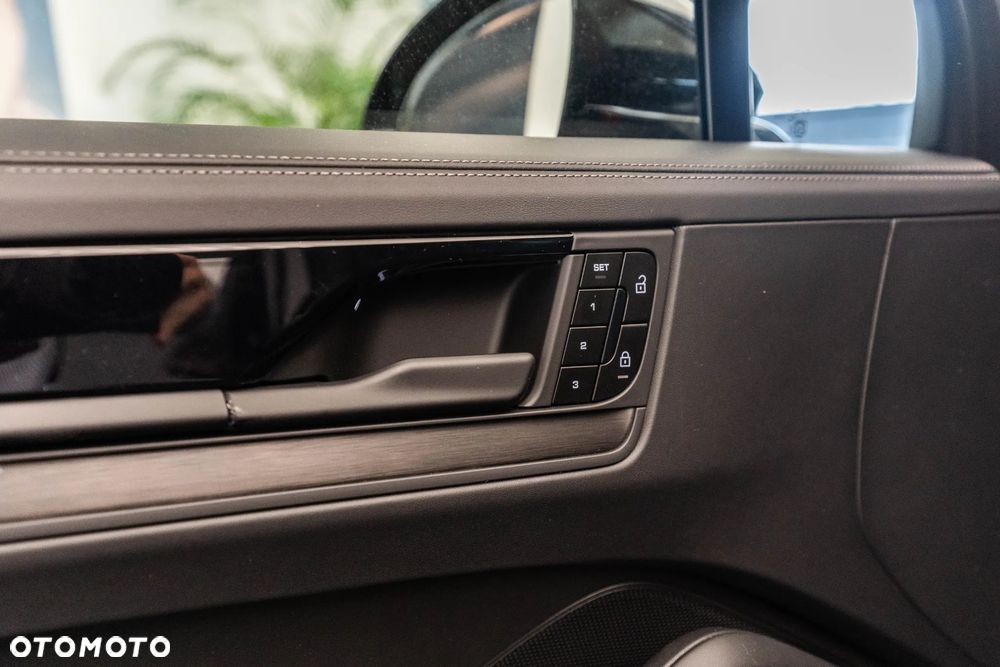 Porsche Cayenne E-Hybrid PHEV Black Edition - 20