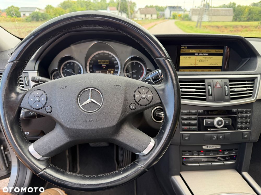 Mercedes-Benz Klasa E 350 CDI DPF 4Matic BlueEFFICIENCY 7G-TRONIC Elegance - 36