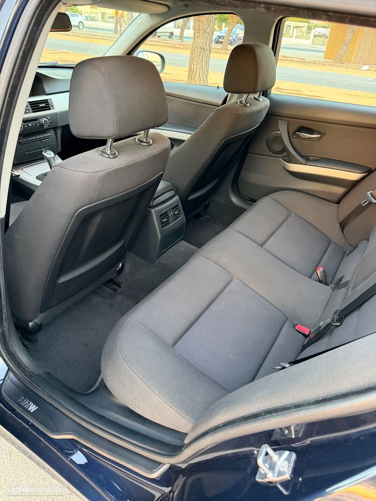BMW 318 d Navigation Sport — fotografia 11