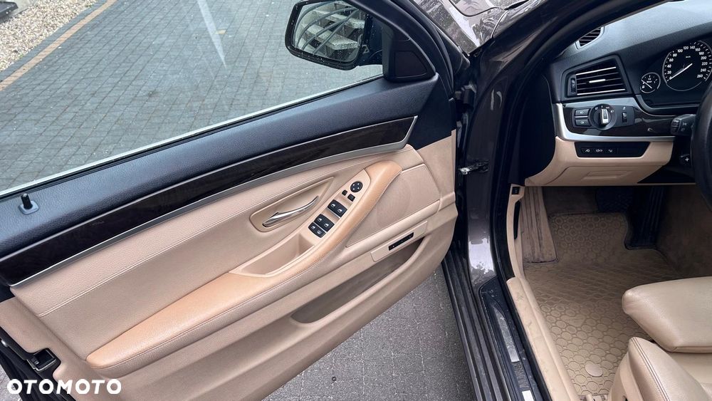 BMW Seria 5 525d xDrive - 30