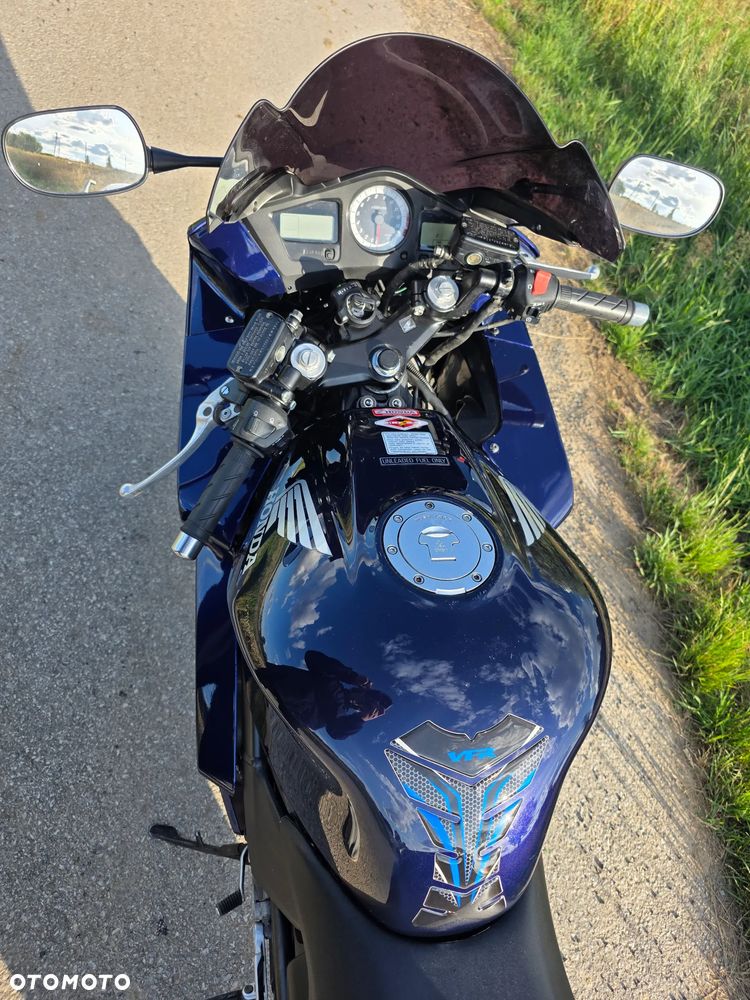 Honda VFR - 13