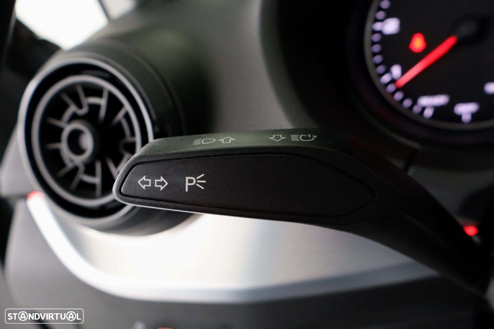 Audi Q2 1.6 TDI Design - 18