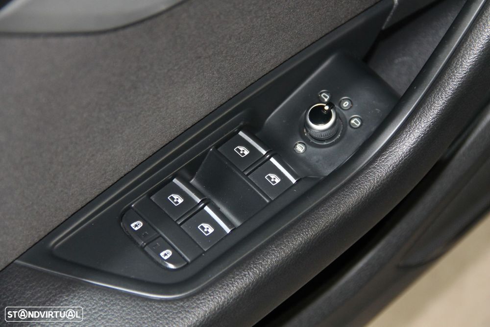 Audi A4 Avant 35 TDI S tronic — fotografia 17
