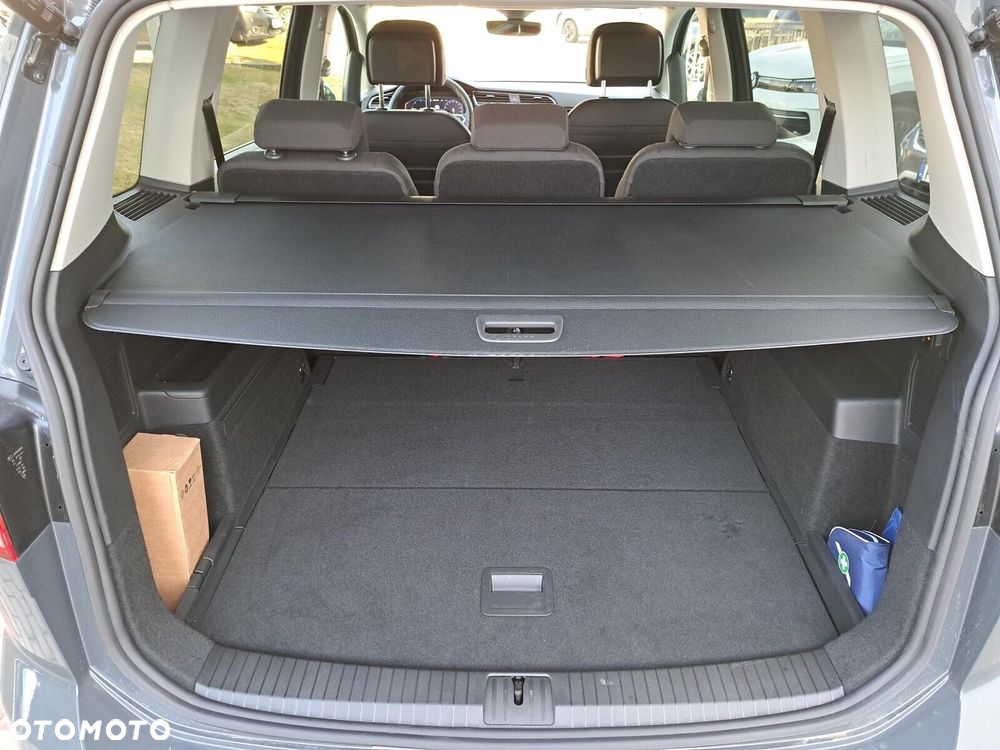 Volkswagen Touran - 21
