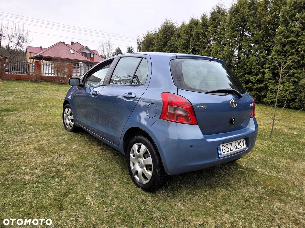 Toyota Yaris 1.3 - 10