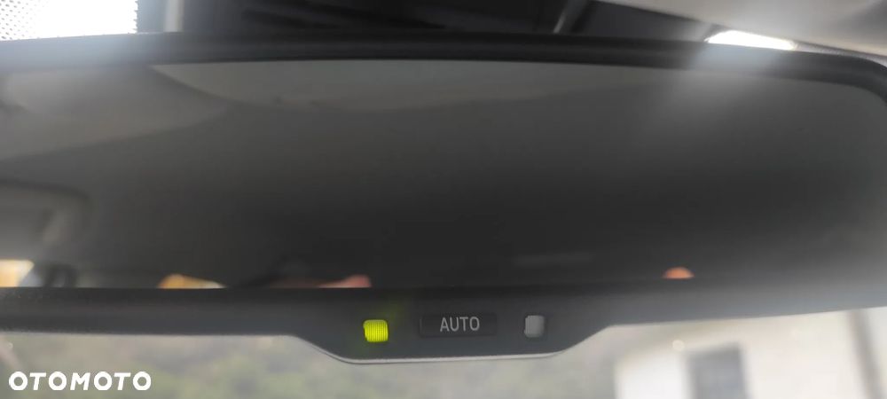 Toyota Avensis 2.0 D-4D Premium - 4