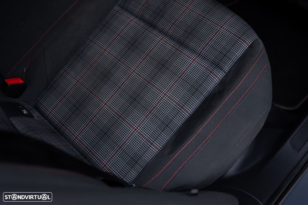 VW Golf 2.0 TSI OPF DSG GTI - 17