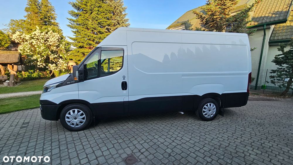 Iveco Daily 35S17 3,0D 170KM I Właściciel L2H2 Średniak Hak 3,5T Webasto Klima Fotel Bujany - 11