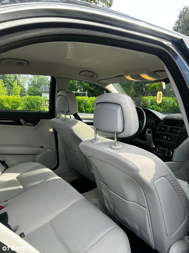 Mercedes-Benz Klasa C 180 CGI BlueEFFICIENCY Elegance - 7