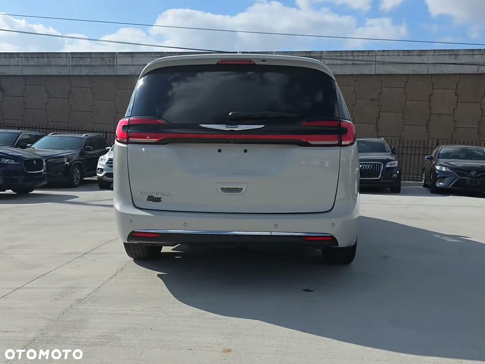 Chrysler Pacifica - 3