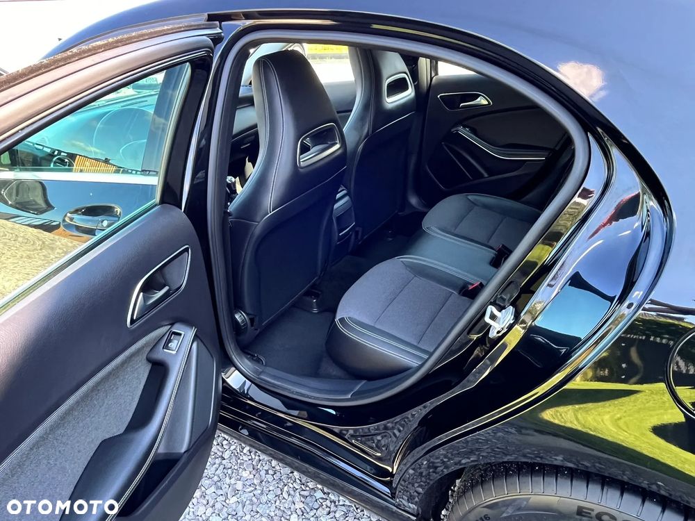 Mercedes-Benz Klasa A 180 BlueEfficiency Edition - 16