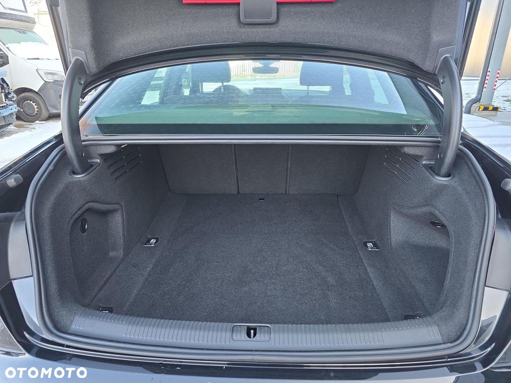 Audi A4 Limousine - 10