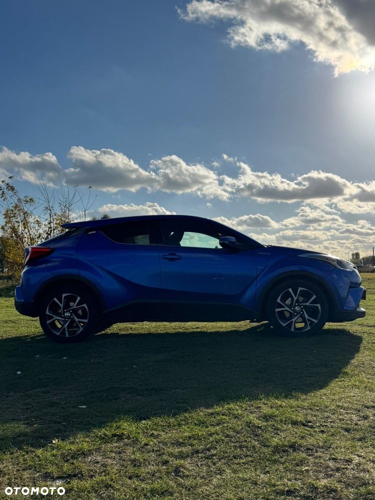 Toyota C-Hr 2019 photo 2