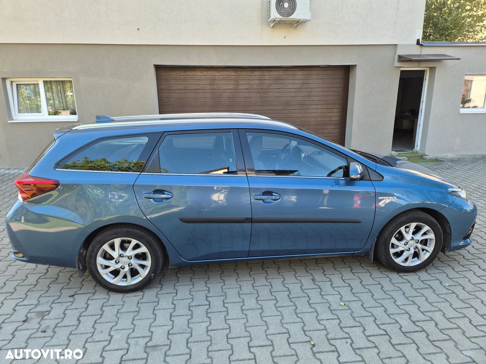 Toyota Auris 1.8 L VVT-i Luna - 3