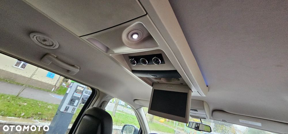 Chrysler Town & Country - 26