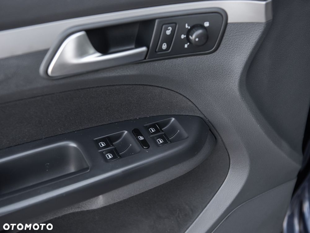 Volkswagen Touran - 16
