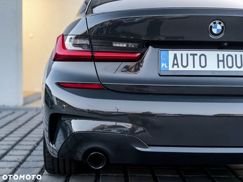 BMW Seria 3 330e M Sport - 22