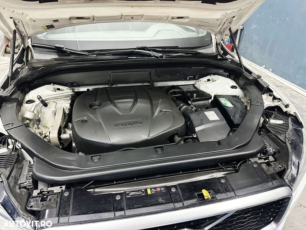 Volvo XC 60 D5 AWD Geartronic RDesign - 18