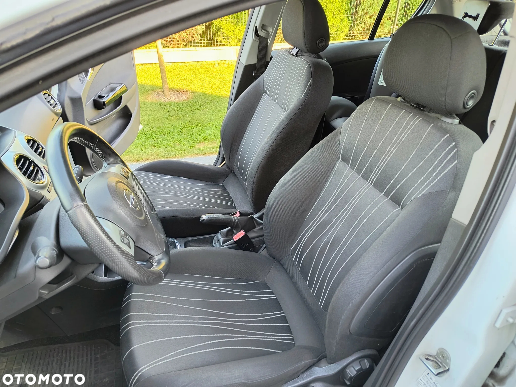Opel Corsa 1.4 16V Enjoy - 8