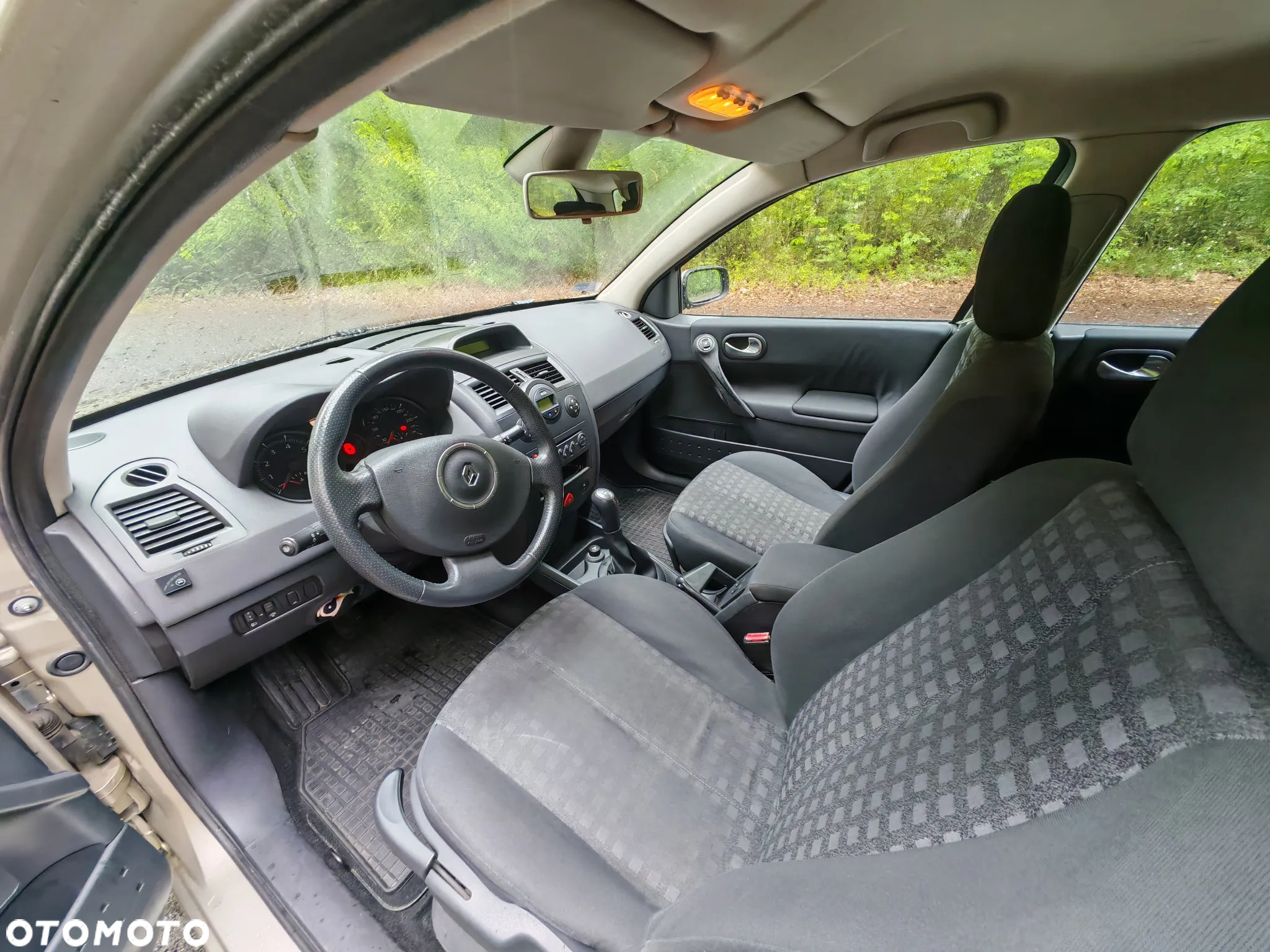 Renault Megane 1.6 Grandtour Privilege - 19