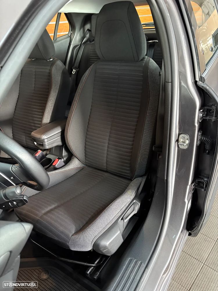 Peugeot 2008 1.2 PureTech Active Pack EAT8 - 11