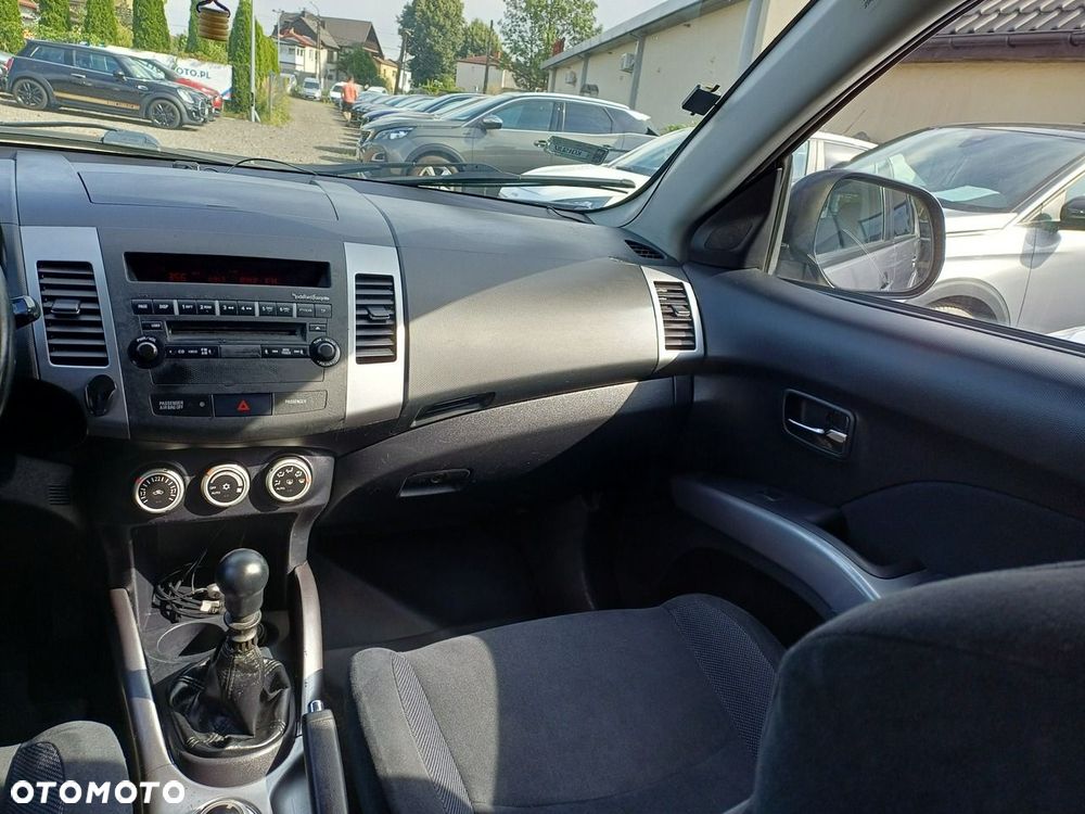 Mitsubishi Outlander - 21