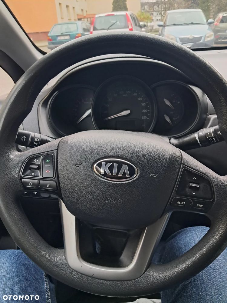 Kia Rio - 15
