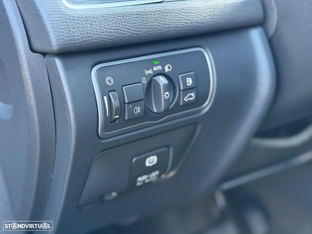 Volvo XC 60 2.0 D4 Momentum Geartronic - 10