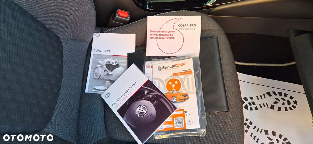 Toyota Corolla 1.8 Hybrid Comfort - 22
