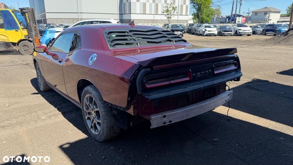 Dodge Challenger - 7