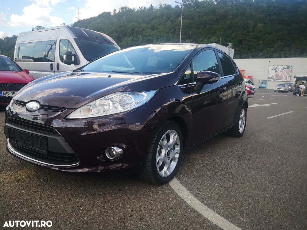 Ford Fiesta 1.6 TDCI SYNC Edition - 9