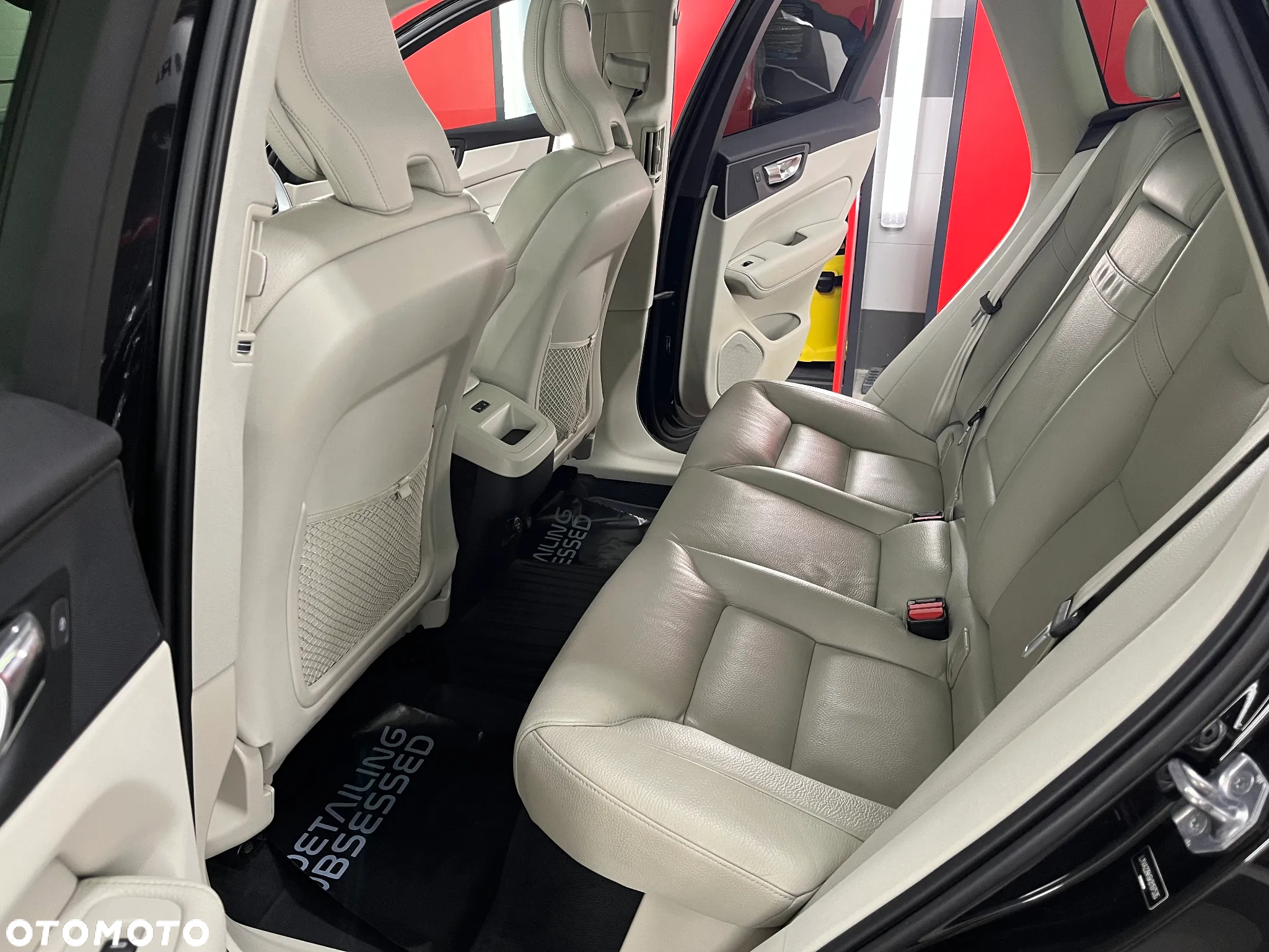 Volvo XC 60 T6 AWD Momentum - 12
