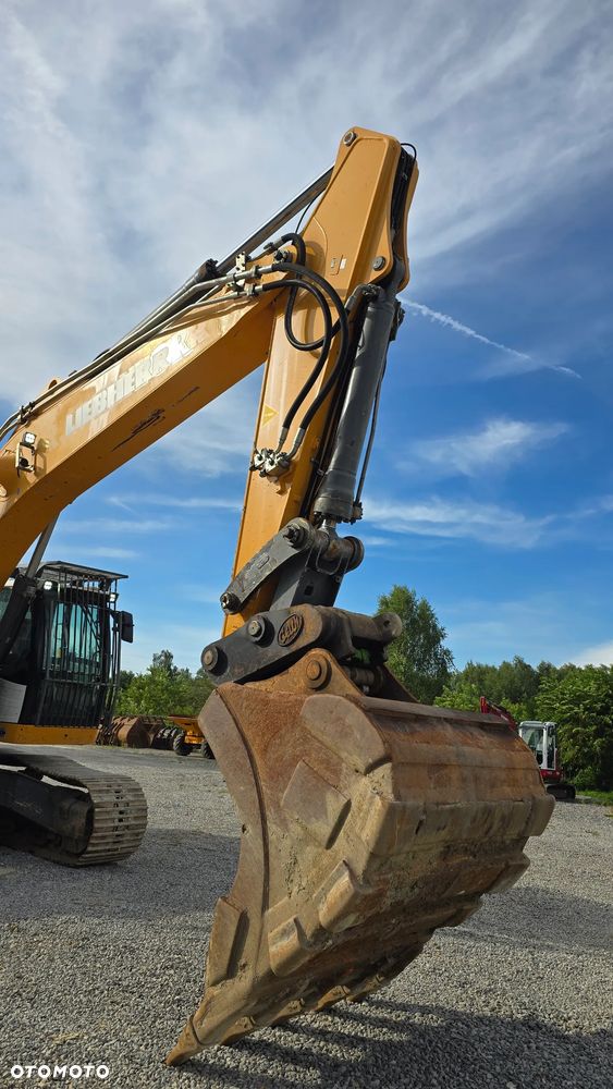 Liebherr R946 - 16