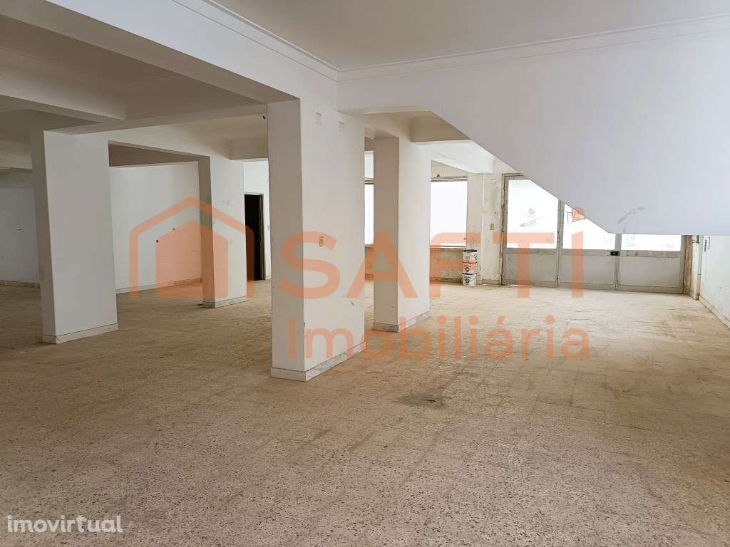 Arrendamento de espaço loja/ armazém de 210 m2 em Agualva - Cacém. - Grande imagem: 4/17