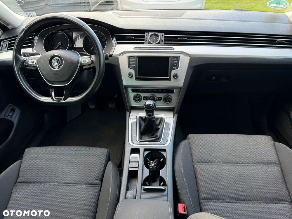 Volkswagen Passat 1.6 TDI (BlueMotion Technology) Comfortline - 16