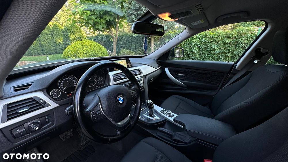 BMW Seria 3 320d Luxury Line - 24