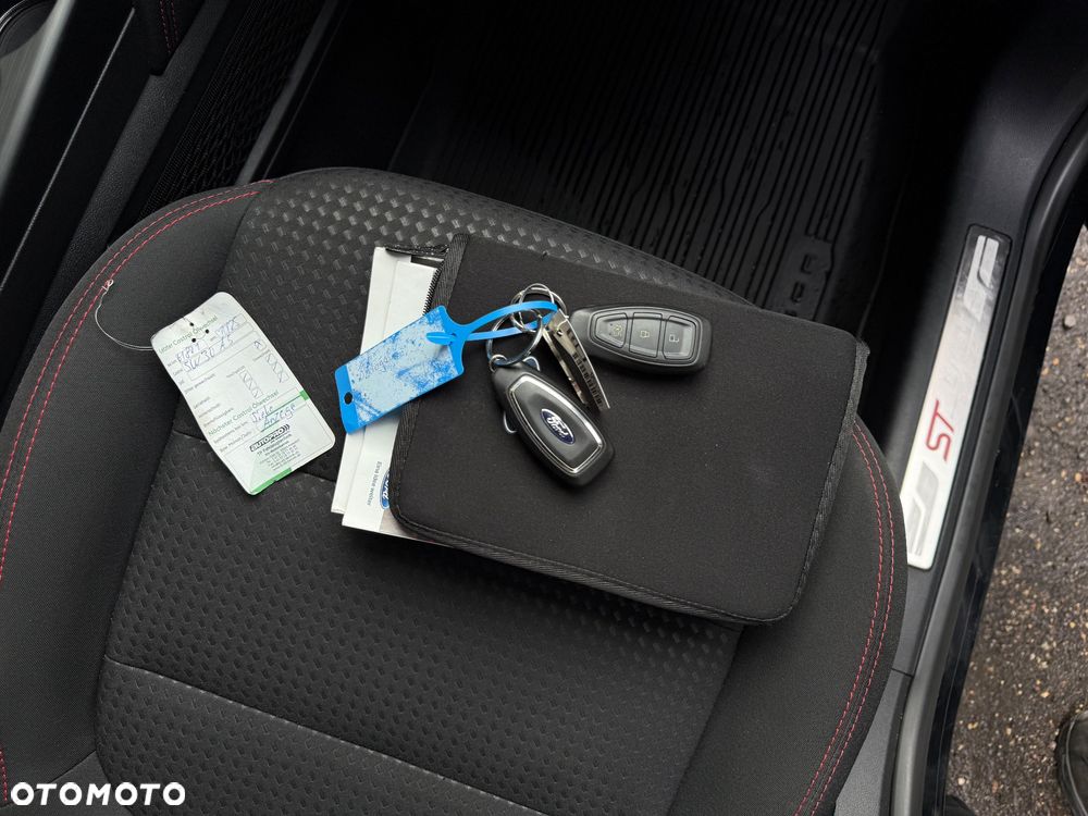 Ford Kuga 2.0 EcoBlue AWD ST-Line X - 36