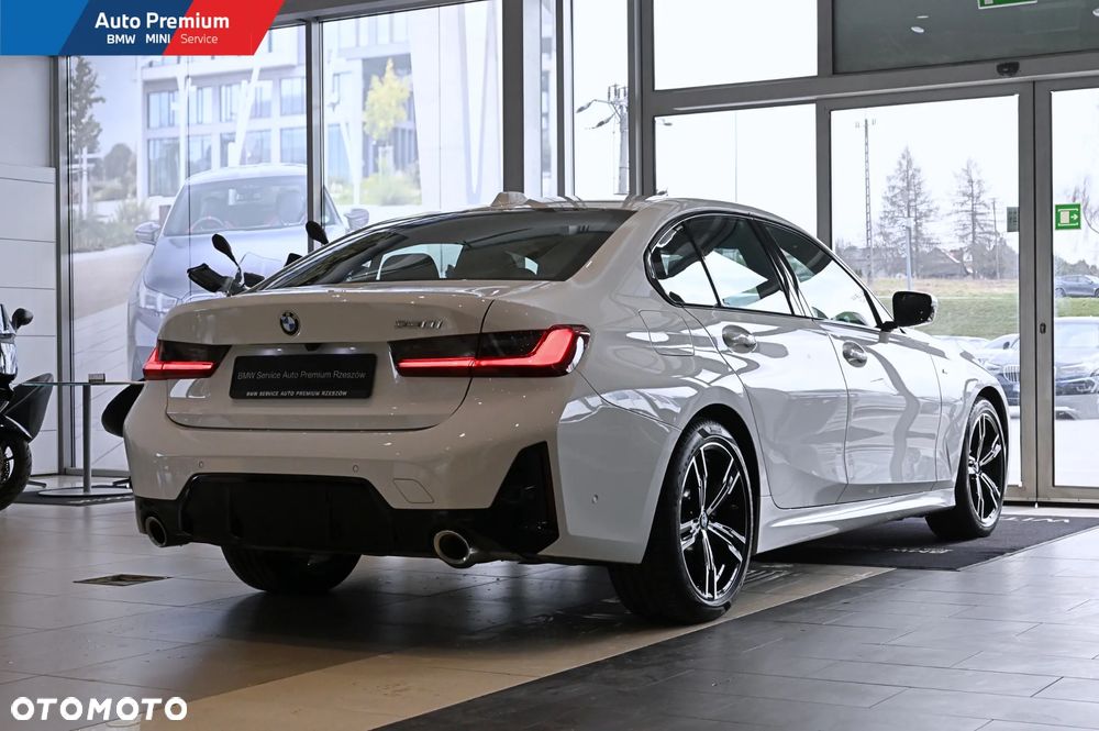 BMW Seria 3 330i M Sport - 18