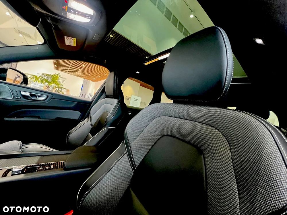 Volvo XC 60 T8 Plug-In Hybrid AWD Ultimate Black Edition - 17